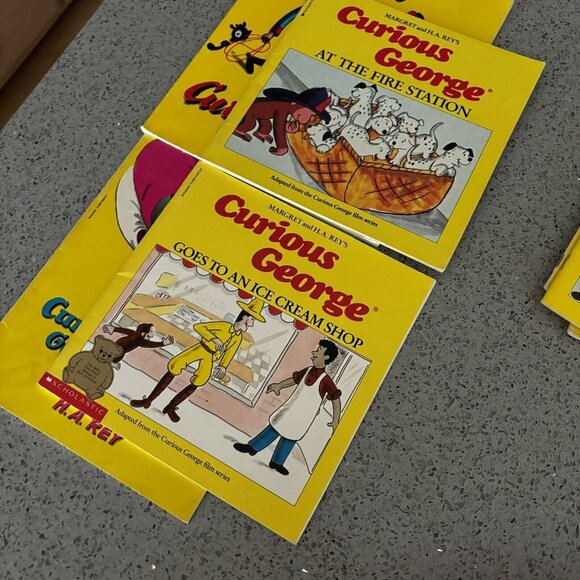 Lot Of 8 Vintage curious George Books Paperback Monkey Kids Gift Collectible - Picture 3 of 5